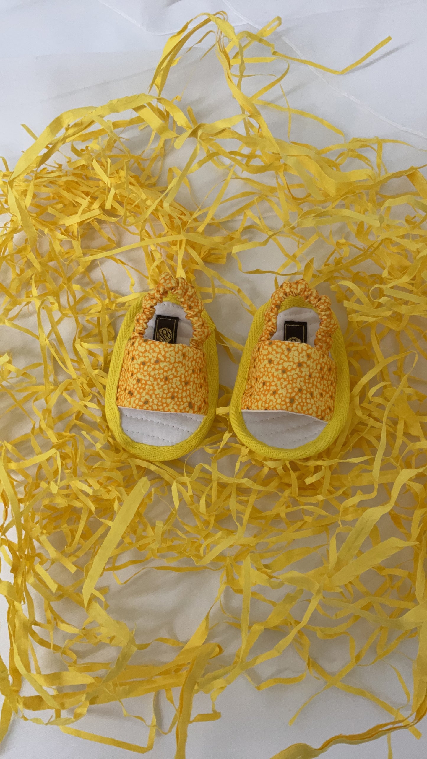 Sandy Dulce yellow and gold