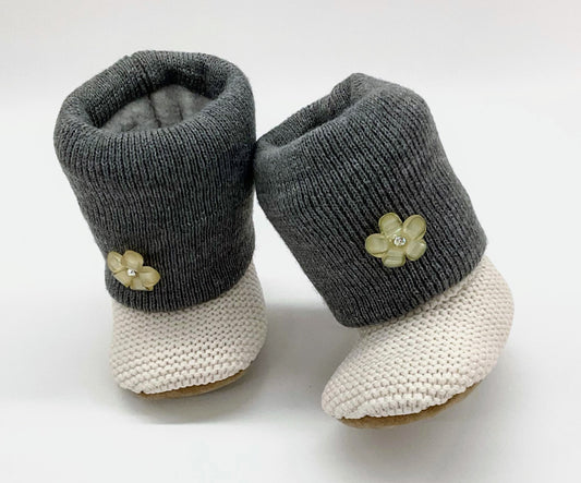 Jessy: Knit Booties Love Gray and Cream