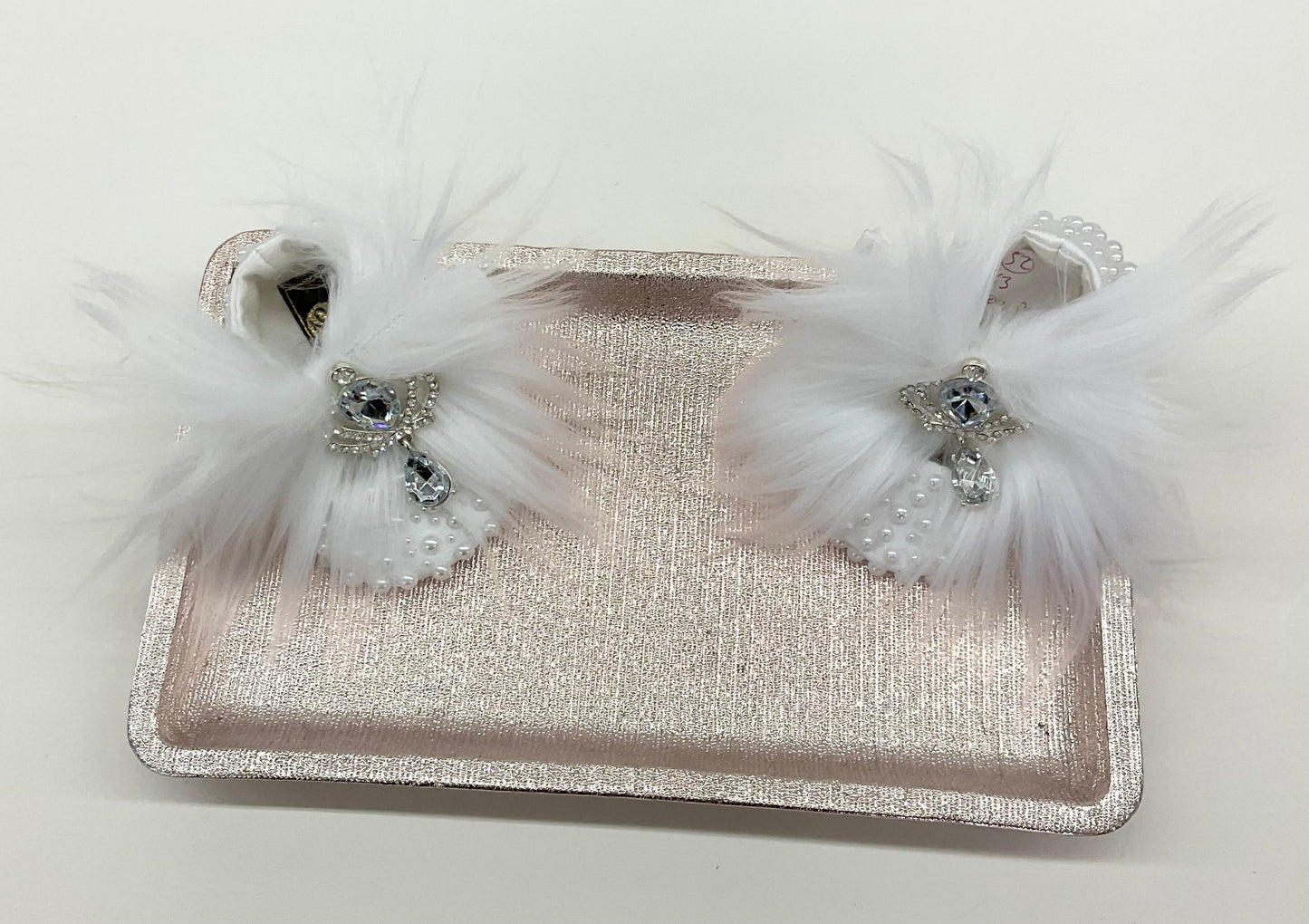 Queen pearl fluffed white style