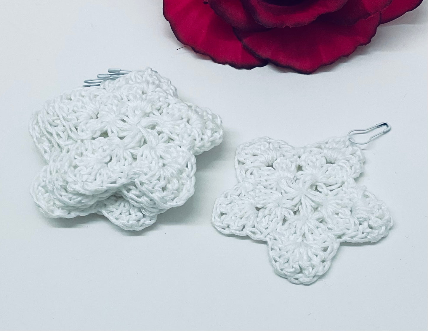 Ornaments Crochet :Glow In The Dark Star By Yarivi M. Textiles