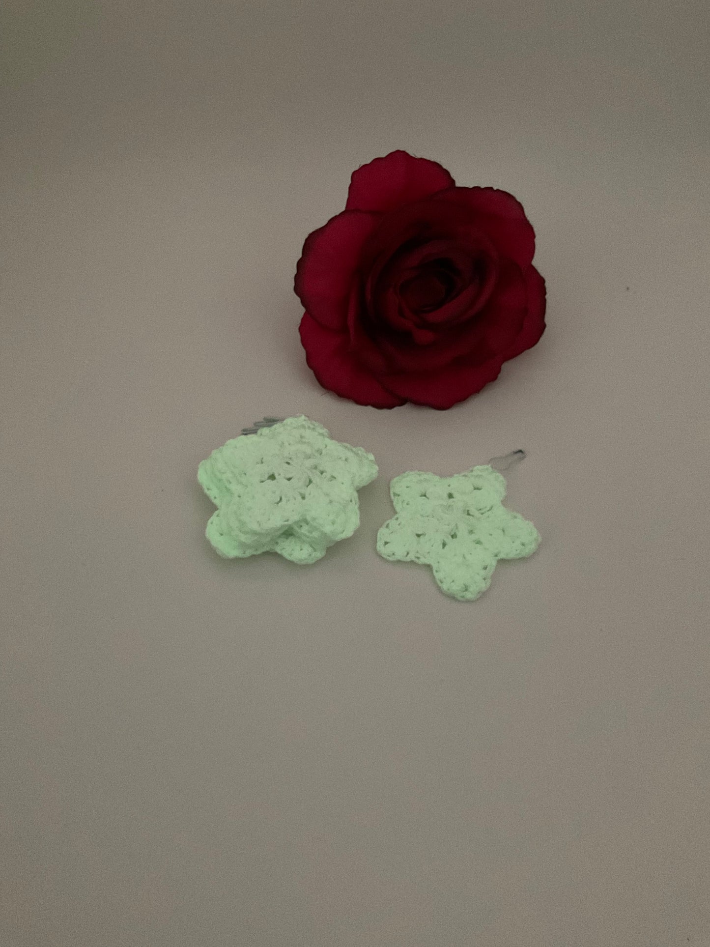 Ornaments Crochet :Glow In The Dark Star By Yarivi M. Textiles